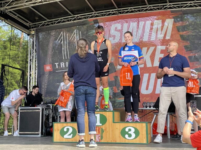 Katarzyna Kalita ze Świdnicy ze złotym medalem podczas JBL Triathlon Sieraków