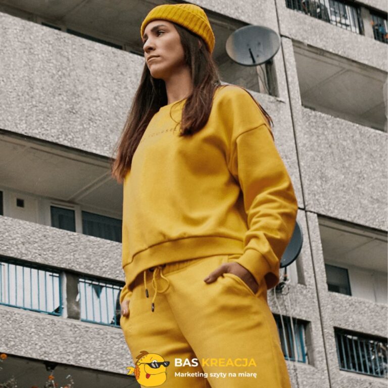 Bluzy reklamowe ze znakowaniem – jakie mają zalety?