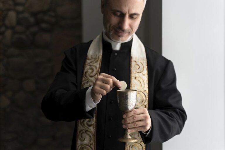 Zobacz, jakie wyróżniamy szaty liturgiczne