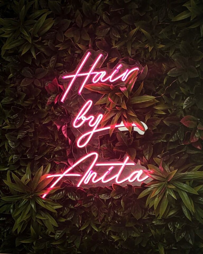 Neony na ścianę hitem w firmowych i prywatnych przestrzeniach