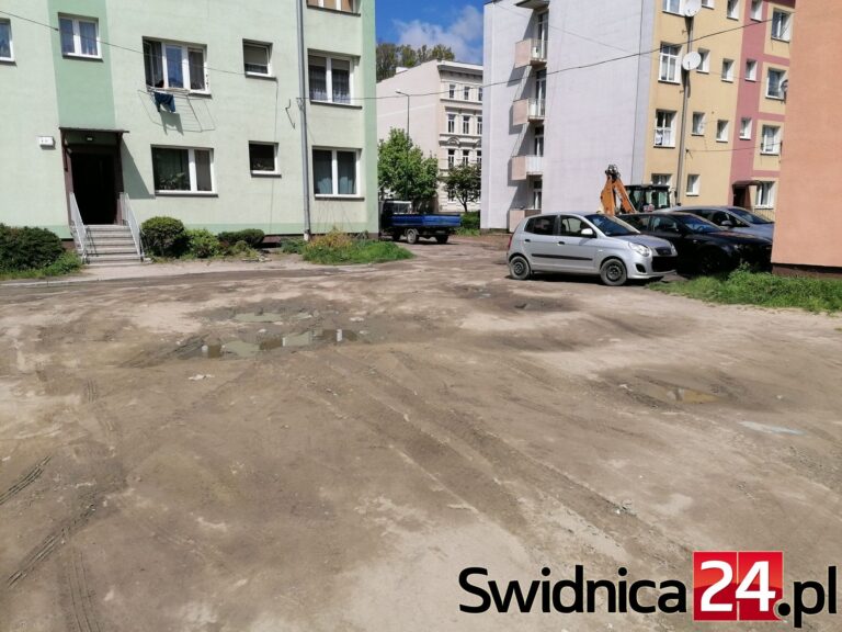 Bagno i zapadliska. Urząd Miejski już wie, jak zatroszczy się o mieszkańców Wrocławskiej