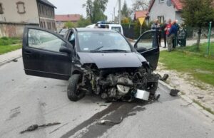 Pijany skończył jazdę na murze