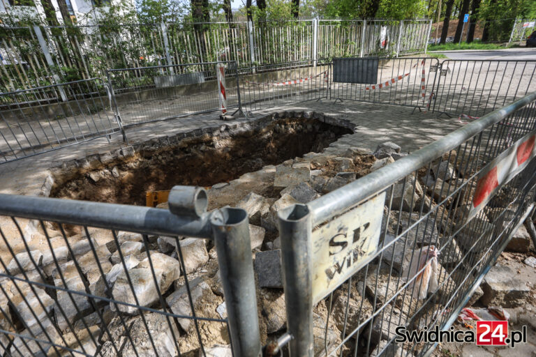 Miasto deklaruje doraźne naprawy zapadającej się ulicy. Co z poważniejszym remontem?