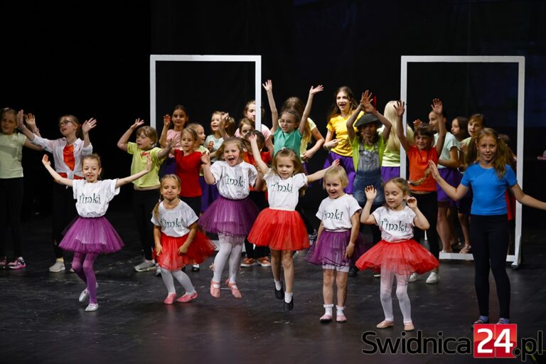 Radosna i barwna Antoniada w Świdnicy. Wyróżniono około 80 młodych talentów [FOTO]
