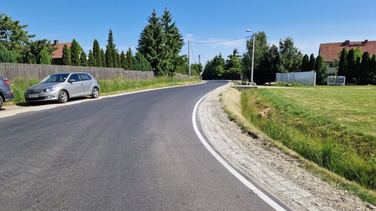 Przeznaczyli 17 mln złotych na remont dróg powiatowych. Efekty widoczne są na kolejnych odcinkach [FOTO]