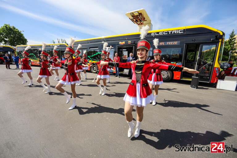 Nowe „zabawki” świdnickiego MPK. Kosztowały ponad 16 mln złotych [FOTO/VIDEO]