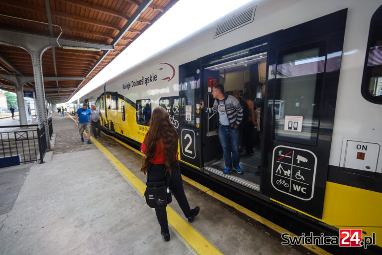 Przed podróżą pociągiem sprawdź rozkład jazdy. Od niedzieli zmiany