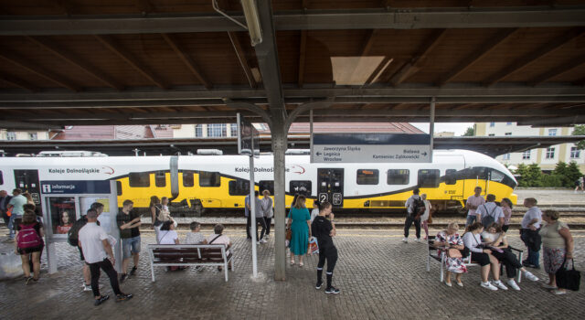 Nadjeżdża nowy rozkład jazdy. Będą remontowe utrudnienia na niektórych trasach. Co z połączeniami do Skalnego Miasta?