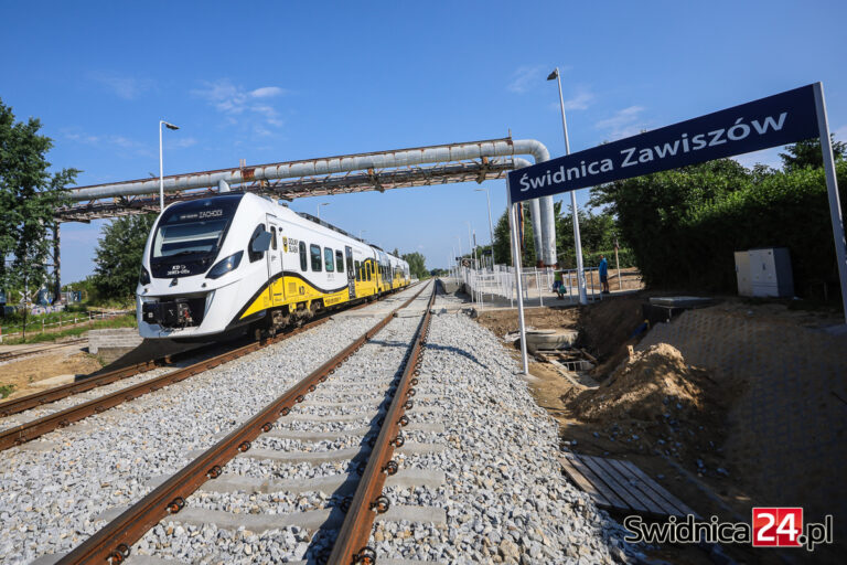Nowy przystanek Świdnica Zawiszów otwarty. Podróżni już mogą z niego korzystać [FOTO]