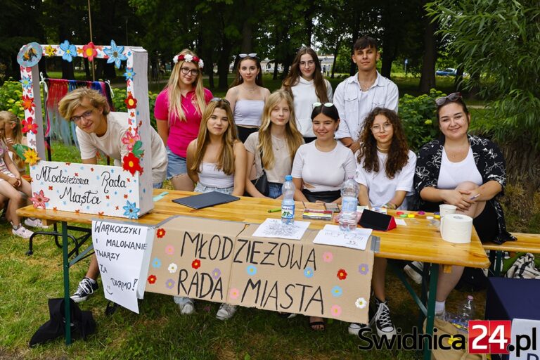 Kwietne wianki, rękodzieło i warsztaty. W Parku Centralnym zaczął się Świętojański Ekopiknik [FOTO/VIDEO]
