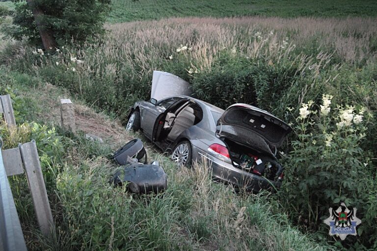 Kompletnie pijany kierowca doprowadził do poważnego wypadku