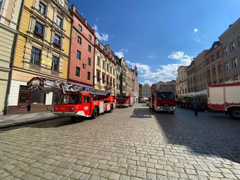 Zapalił na wieży, postawił straż pożarną na nogi