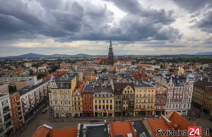 Alert RCB dla powiatu świdnickiego. Zbliżają się burze i ulewy
