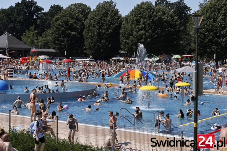Letni basen w Świdnicy rozpoczyna sezon w najbliższy piątek. Jakie ceny biletów?