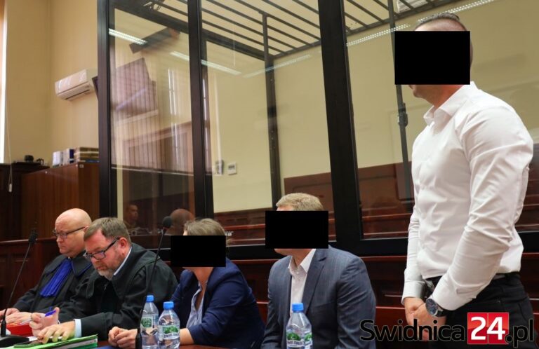 Proces Adlera: Biegli dostali złe dane? Sąd żąda wyjaśnień od prokuratury