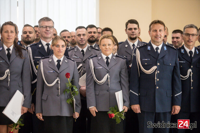 Świdniccy policjanci świętowali. Komendanta powiatowego czeka awans [FOTO]