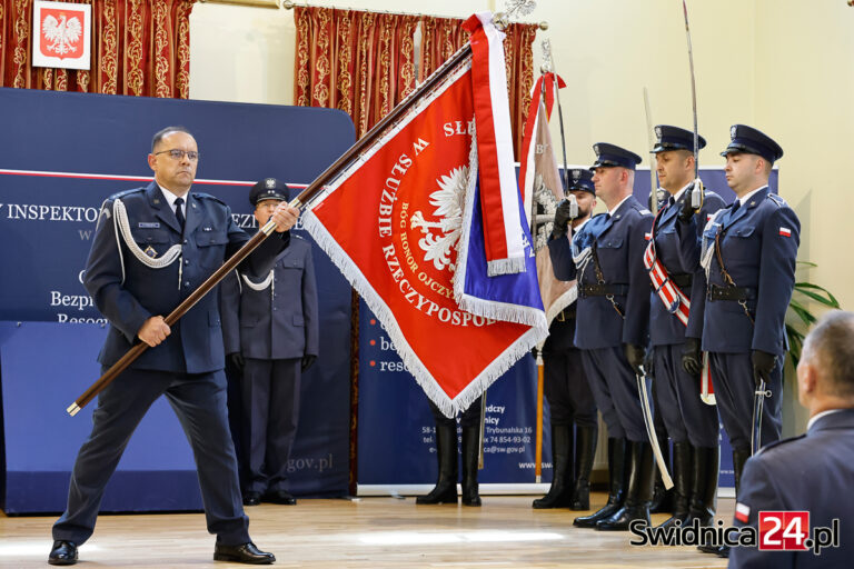 Historyczny moment dla Aresztu Śledczego w Świdnicy – jednostka otrzymała sztandar [FOTO]