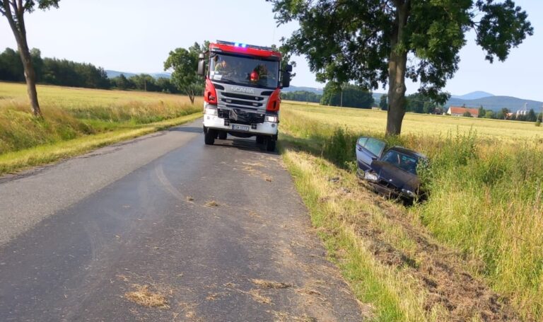 Jazdę zakończył w rowie. Kierowca bez uprawnień, auto bez ubezpieczenia