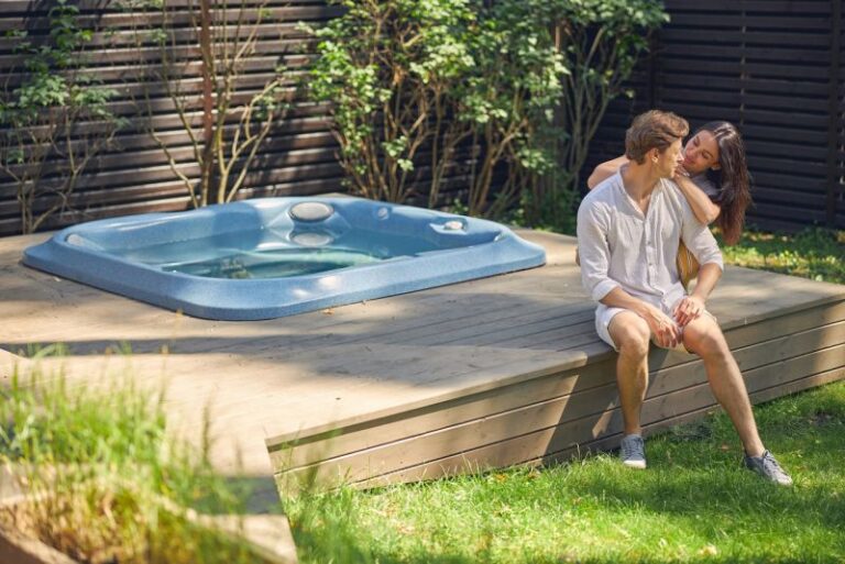 Relaks i luksus w Twoim ogrodzie- odkryj korzyści jacuzzi ogrodowego