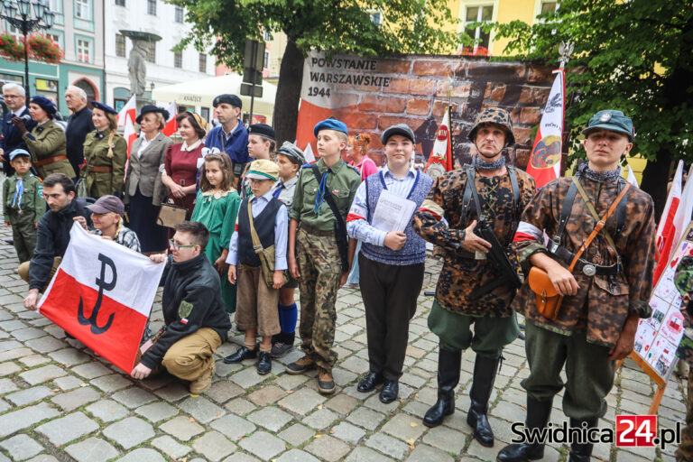 1 sierpnia syreny i hołd dla powstańców warszawskich