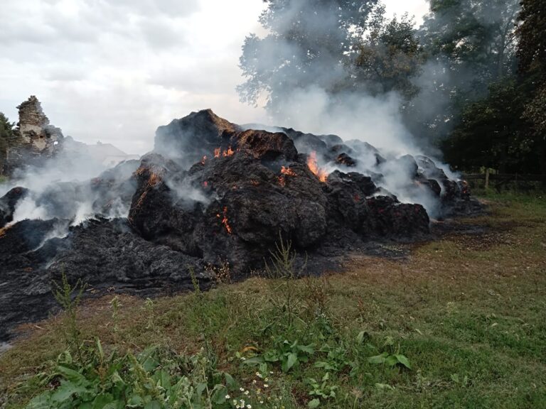 Pożar słomy w gminie Dobromierz [FOTO]