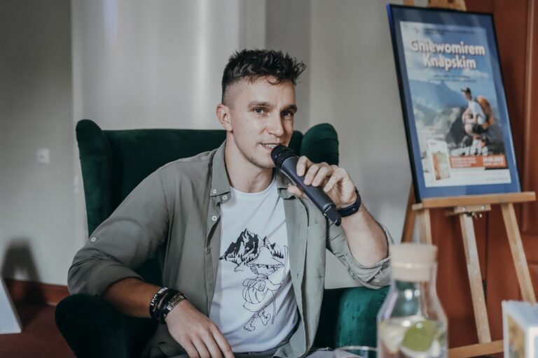 Rozmowa o książce „Góry dla każdego”. Pasjonat górski i alpinista spotkał się ze świdnickimi czytelnikami [FOTO]