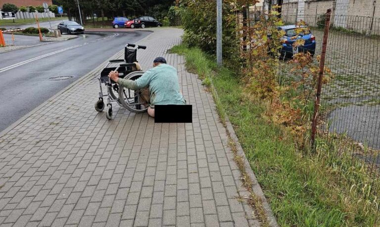 Poobijany, półnagi. „Na siłę nie można pomóc” [FOTO]