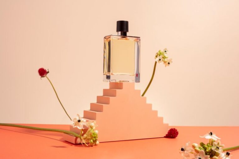 Najtrwalsze perfumy – jak je rozpoznać? Co wpływa na trwałość perfum?