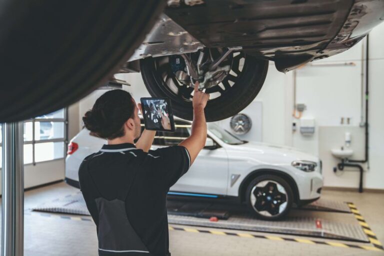 Rola komputeryzacji w pracy mechanika samochodowego: zalety i wyzwania