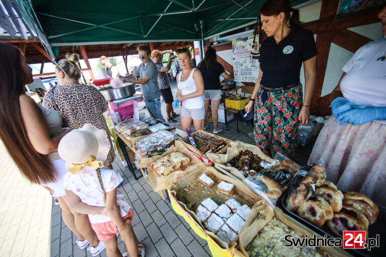 Wspólna zabawa i zbiórka dla Agatki podczas charytatywnego festynu [FOTO/VIDEO]