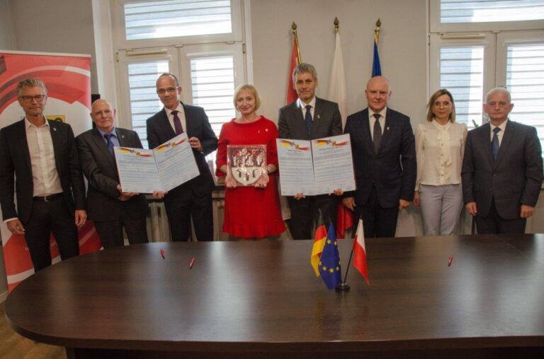 Powiat świdnicki nawiązał współpracę z gminą pod Berlinem. Skorzystać mają uczniowie, organizacje pozarządowe oraz kluby sportowe