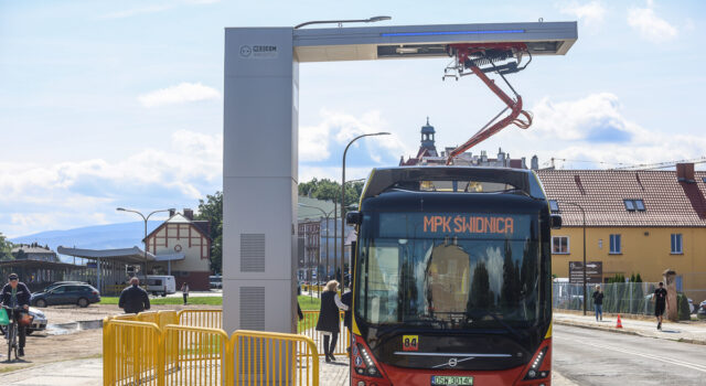 Ponad 45 zamiast 21 mln złotych? Świdnickie MPK musiało odrzucić najtańszą ofertę na farmę fotowoltaiczną i turbiny