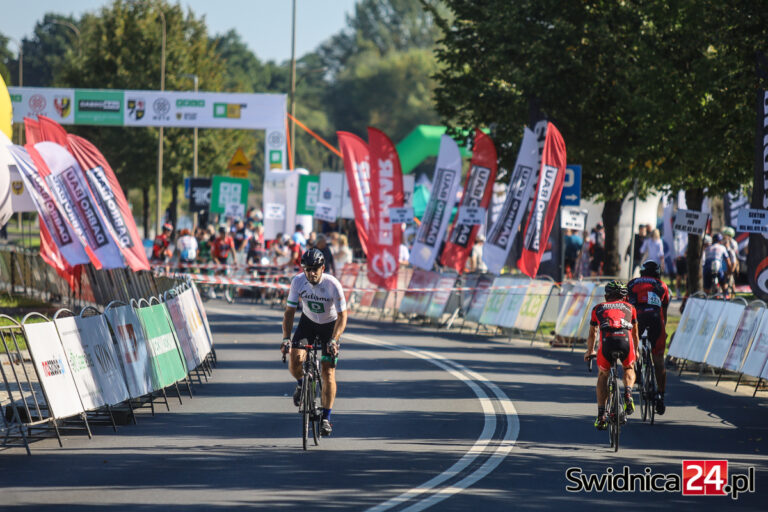 Uwaga na utrudnienia w ruchu. W piątek świdnicki etap wyścigu kolarskiego „Sowiogórski Tour”