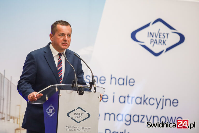 Raz brudna, raz z bakteriami. Burmistrz odpowiada na pytania o stan wody z gminnego wodociągu