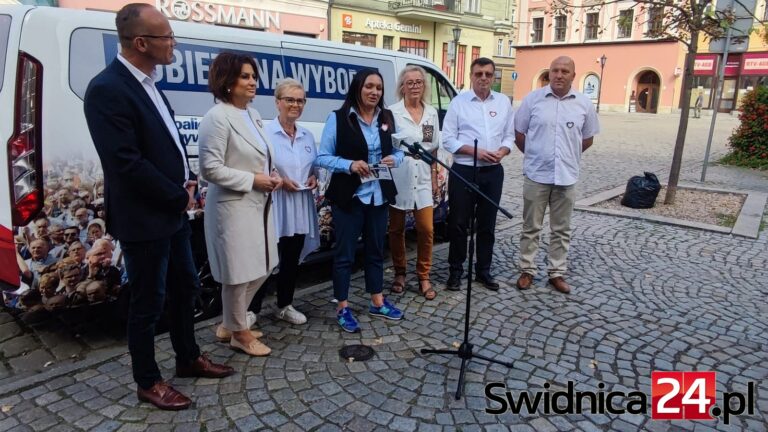 Kobiety na wybory. „Zamieńmy parasolki na długopisy” [FOTO]