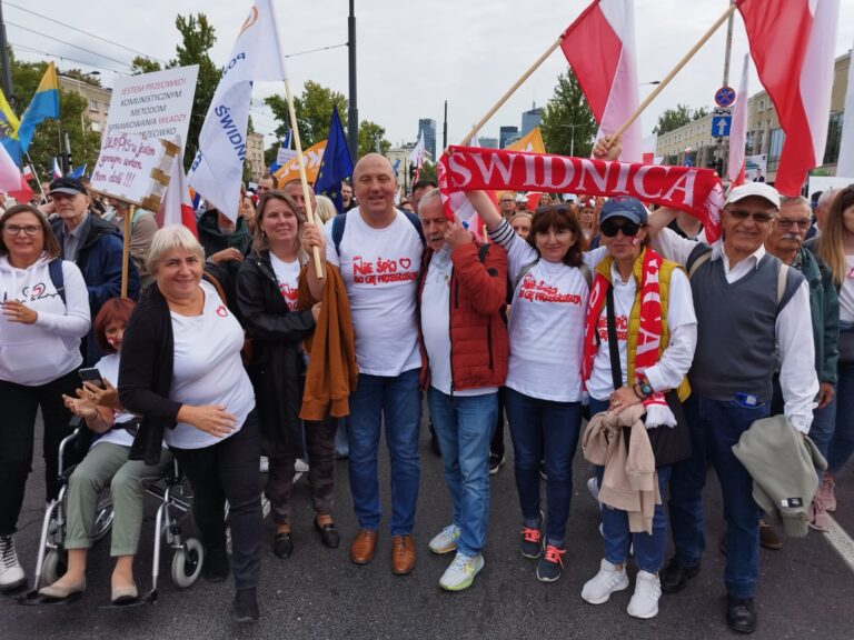 Marsz Miliona Serc. Do Warszawy udali się również świdniczanie i mieszkańcy regionu [FOTO]