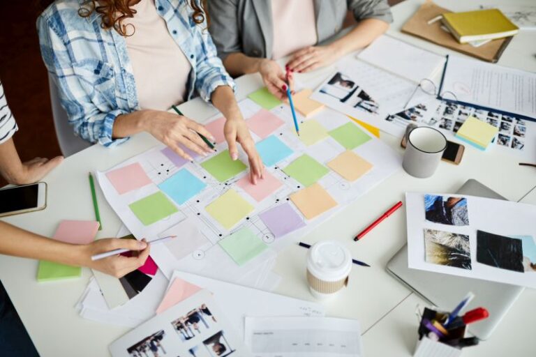 Jak stworzyć wyjątkową identyfikację wizualną marki: Kluczowe kroki i porady