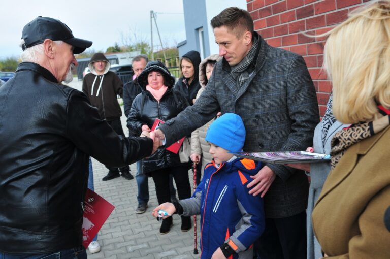 Odebrali klucze do mieszkań w nowym budynku komunalnym [FOTO]