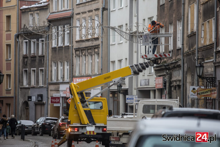 Świdnica stroi się na święta [FOTO]