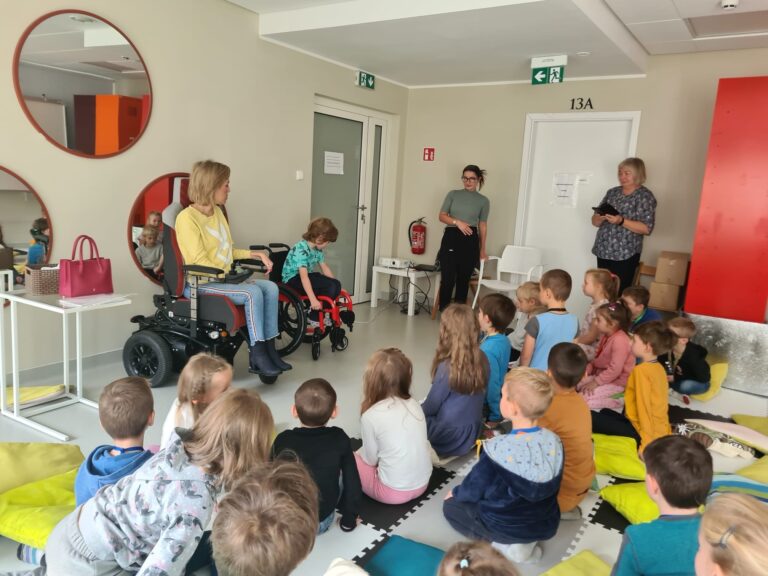Oswajanie z niepełnoprawnością. Warsztaty dla najmłodszych uczniów w Świdnicy