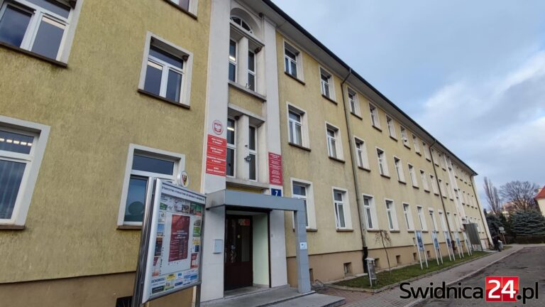 Startują bezgotówkowe płatności w Starostwie Powiatowym w Świdnicy 