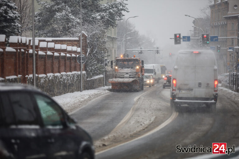 Trudna sytuacja na drogach. Kierowcy narzekają na łącznik [FOTO/VIDEO]