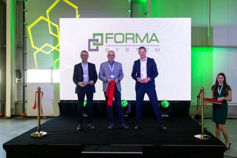 Nowa hala magazynowa otwarta w Świdnicy. „Specjalista od blatów” wspomina sukcesy i zapowiada rozwój firmy [FOTO]