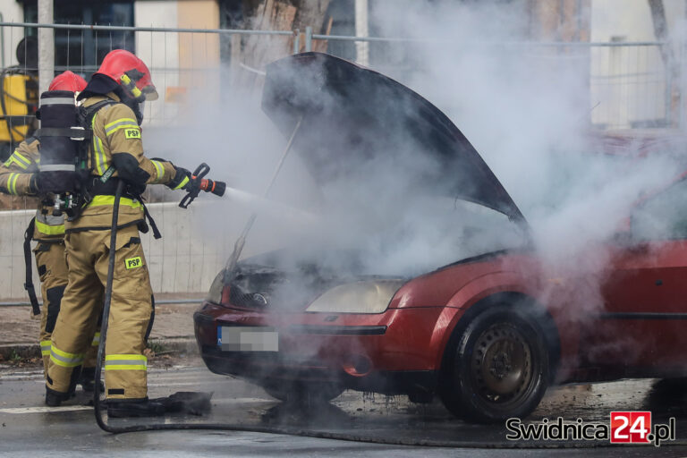 Pożar auta osobowego przy 1 Maja [FOTO]