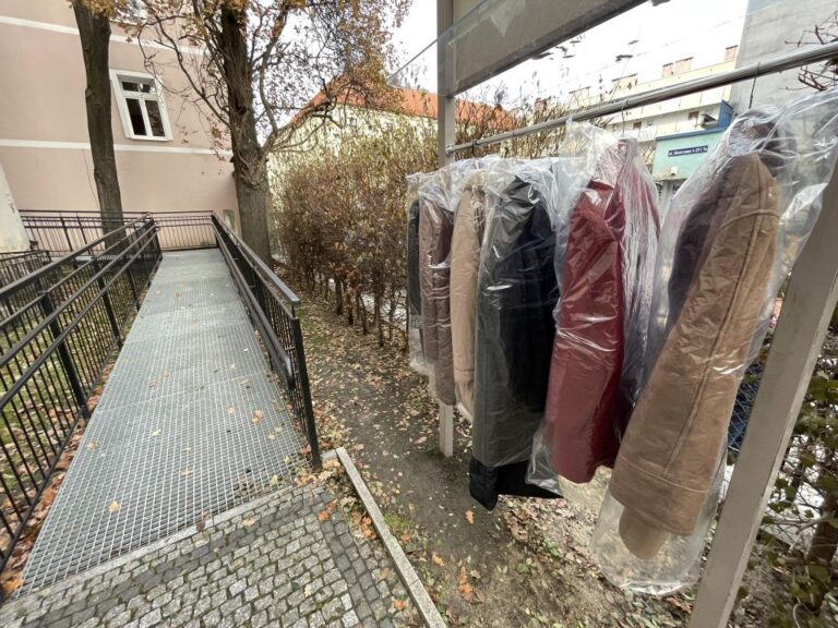 „Wymiana ciepła”. Można przekazać kurtki i płaszcze potrzebującym