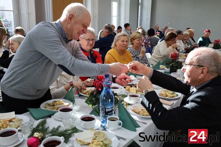 Wigilijne spotkanie z nadzieją na własne lokum i większe wsparcie miasta [FOTO]