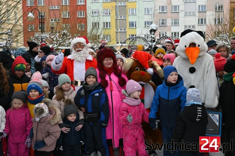Pół tysiąca dzieciaków witało św. Mikołaja i jego pomocników [FOTO]