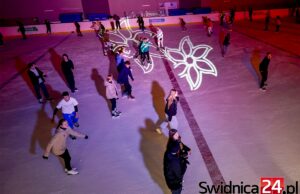 Dyskoteka w święto zakochanych na świdnickim lodowisku