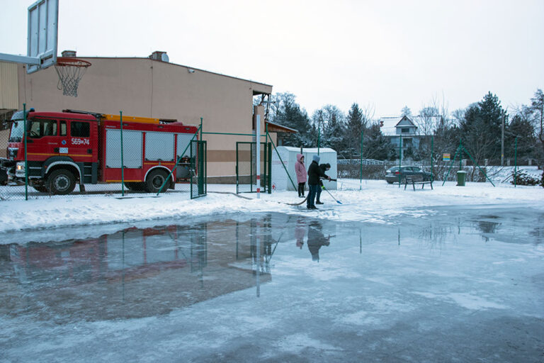 Strażacy pomogą w stworzeniu bezpiecznego lodowiska