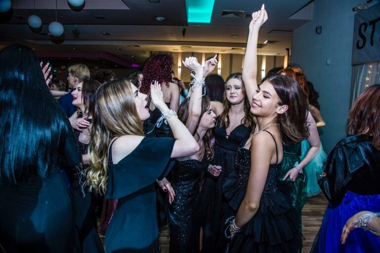 Najpierw dostojny polonez, a potem… Fantastyczna studniówka I LO [FOTO]